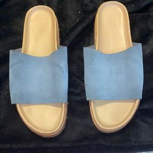 Urban Outfitters slides